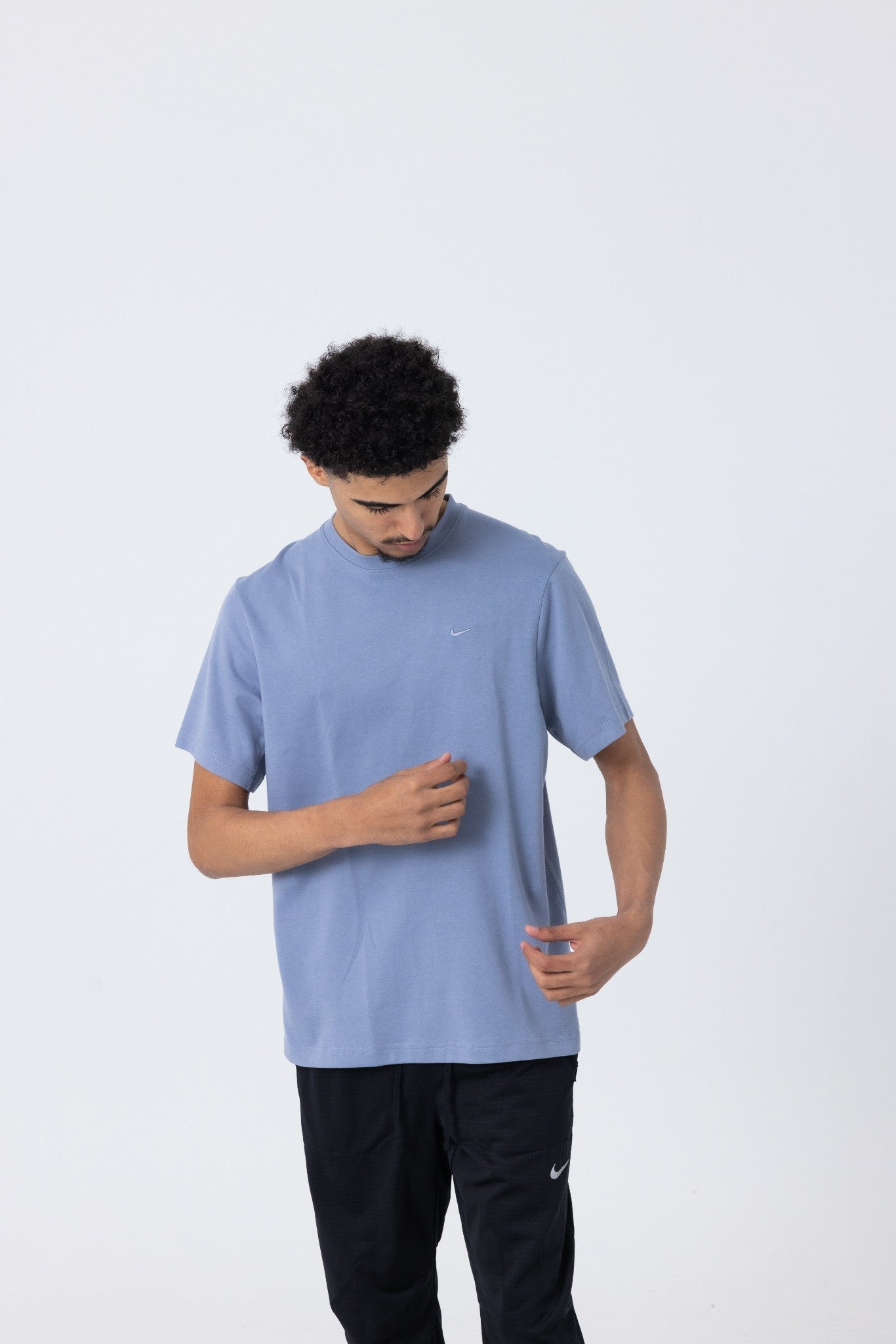 Nike Primary Men's Dri-FIT Short-sleeve Versatile T-Shirt (Ashen Slate)