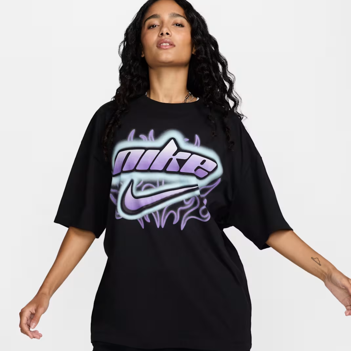 Nike Sportswear Women's Oversized Graphic T-Shirt (Black)
