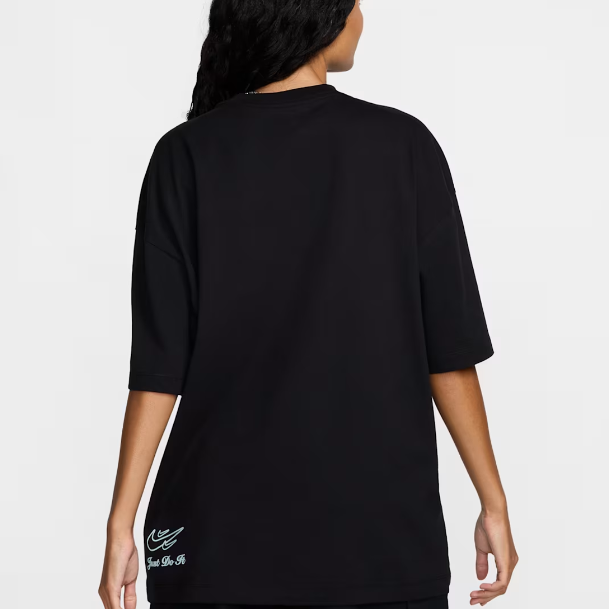 Nike Sportswear Women's Oversized Graphic T-Shirt (Black)