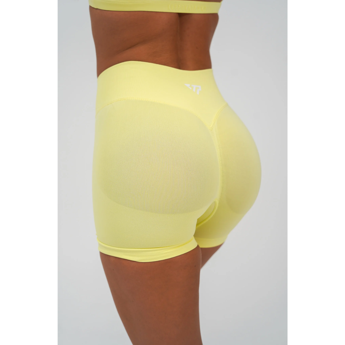 KEEPTHATPUMP Recoil Scrunch Shorts (Lemon)
