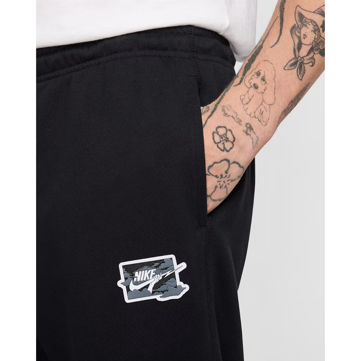 Nike Club Men's French Terry Cuff Pants (Black/White)