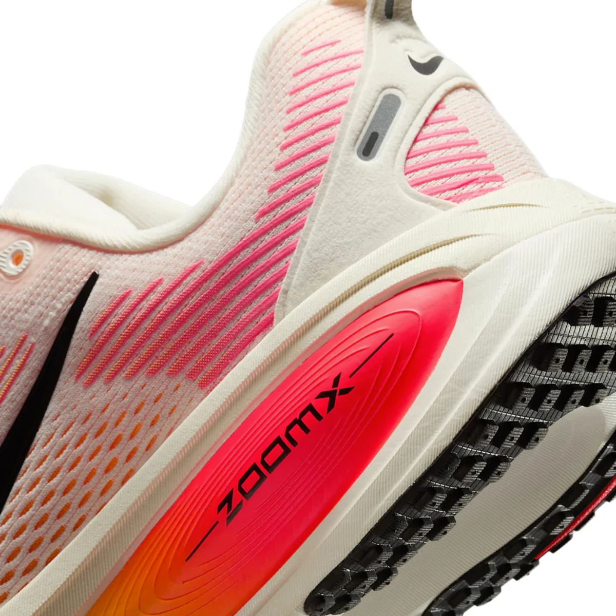 Nike Vomero 18 (Sail/Bright Crimson)