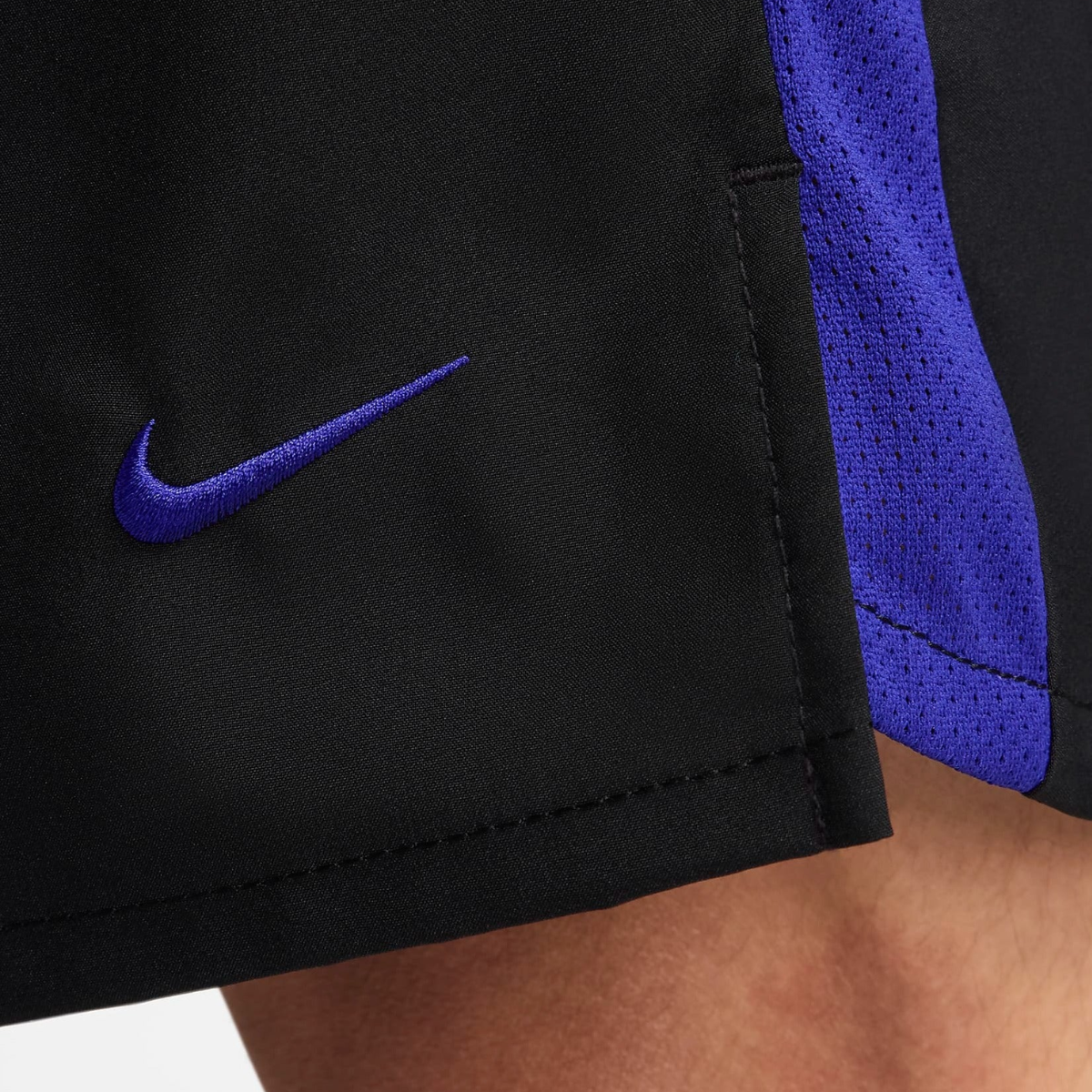 Nike Mens Dri-FIT Challenger Shorts (Black/Blue)