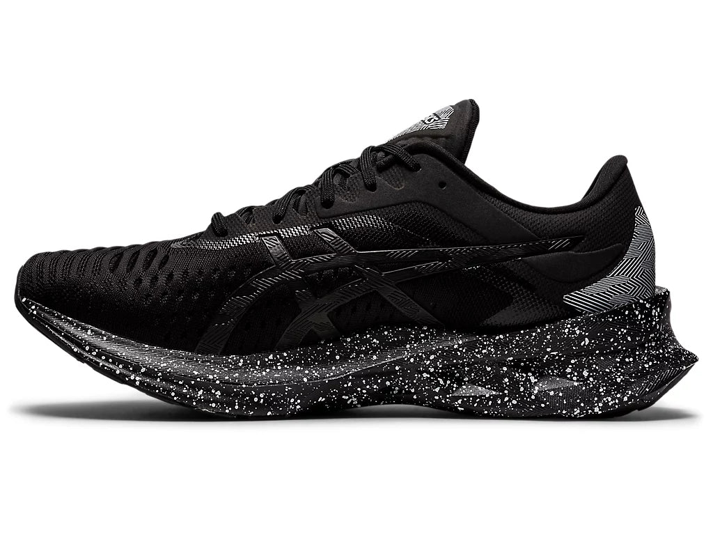 ASICS Novablast (Black/Black)