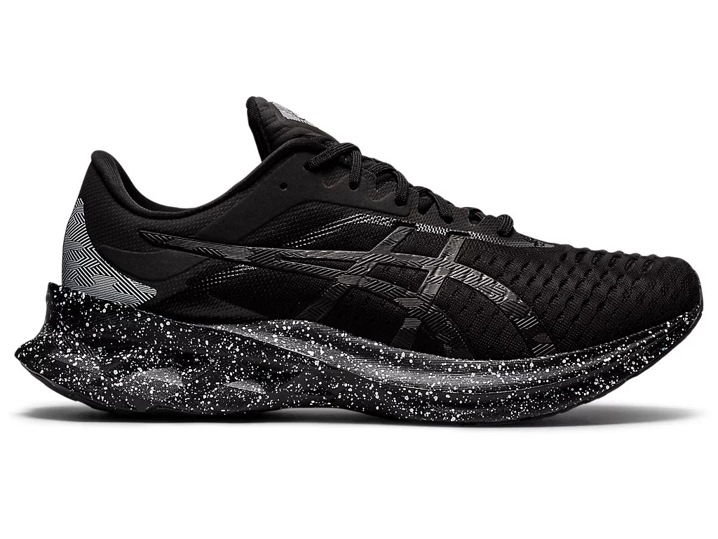 ASICS Novablast (Black/Black)