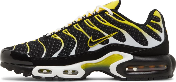 Men's nike black and best sale yellow shoes