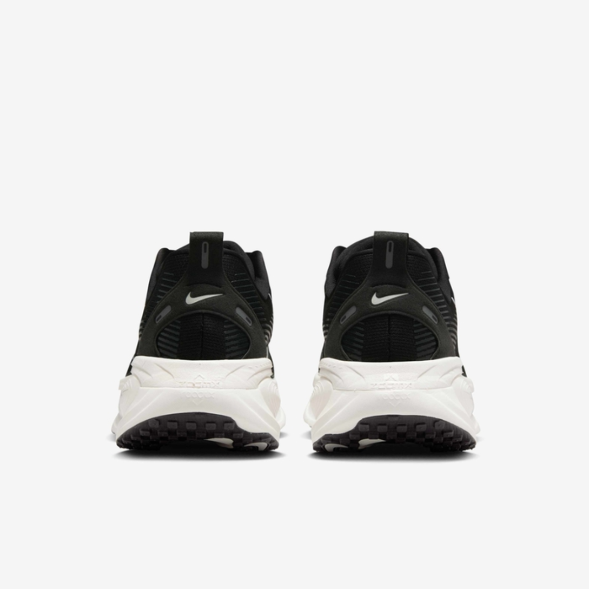 Nike Vomero 18 (Black/Summit White)