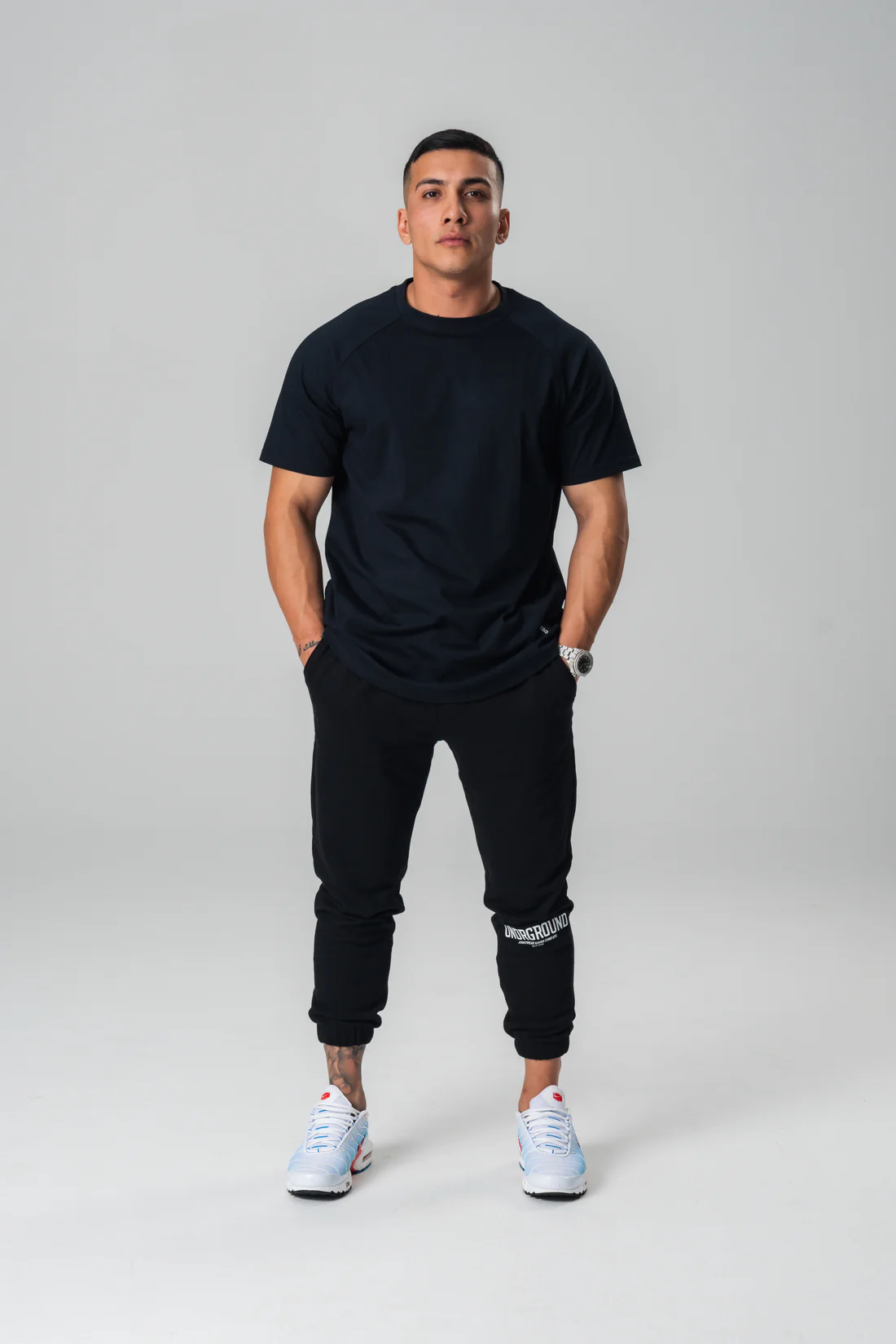 Undrground Oversized Cuffed Essentials Pants (Black)