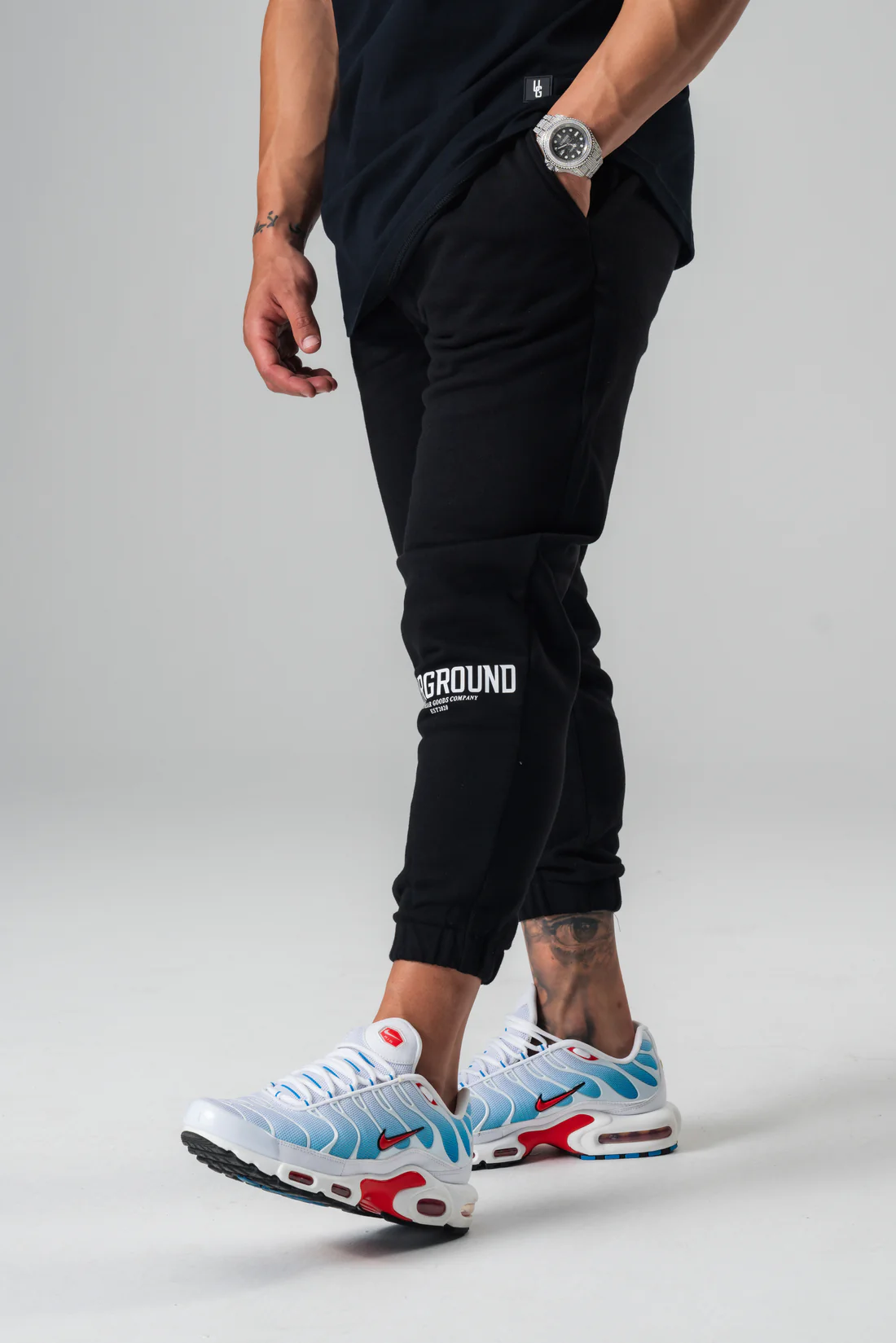 Undrground Oversized Cuffed Essentials Pants (Black)